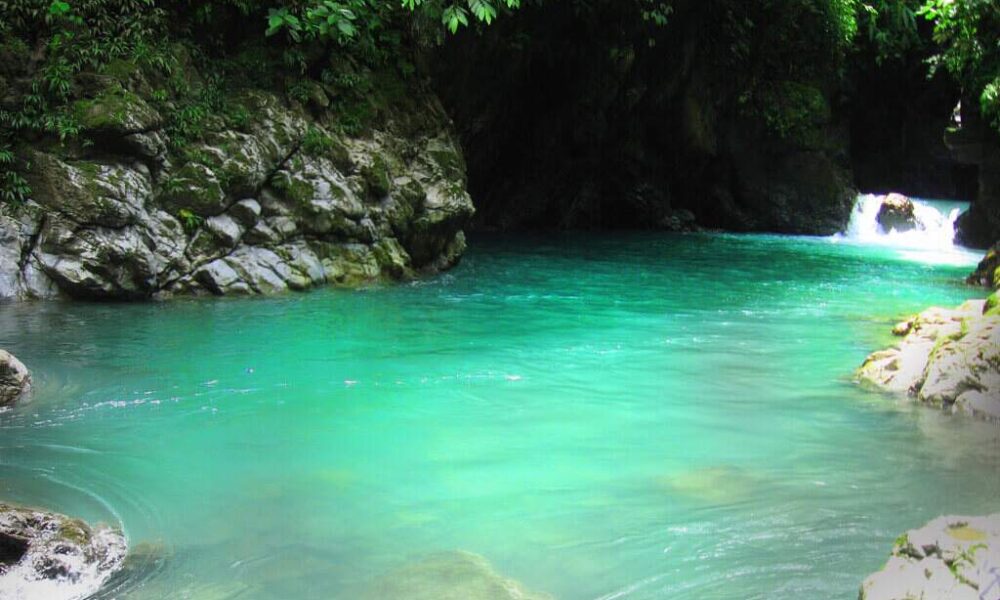 Descubre el Paraíso Natural de Aguas Cristalinas en Mutatá, Antioquia