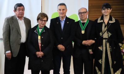 Los escritores Piedad Bonnett y Ricardo Silva recibieron la Medalla de Antioquia, categoría oro, por el Gobernador Aníbal Gaviria Correa