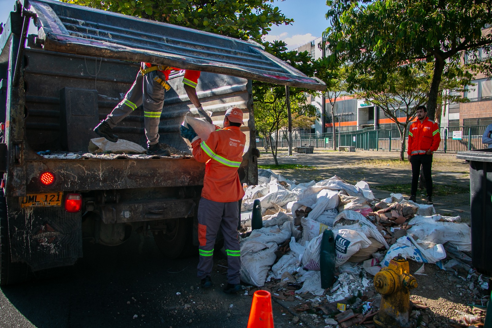 Medellín renace, una ciudad más limpia y resplandeciente en los primeros días del año