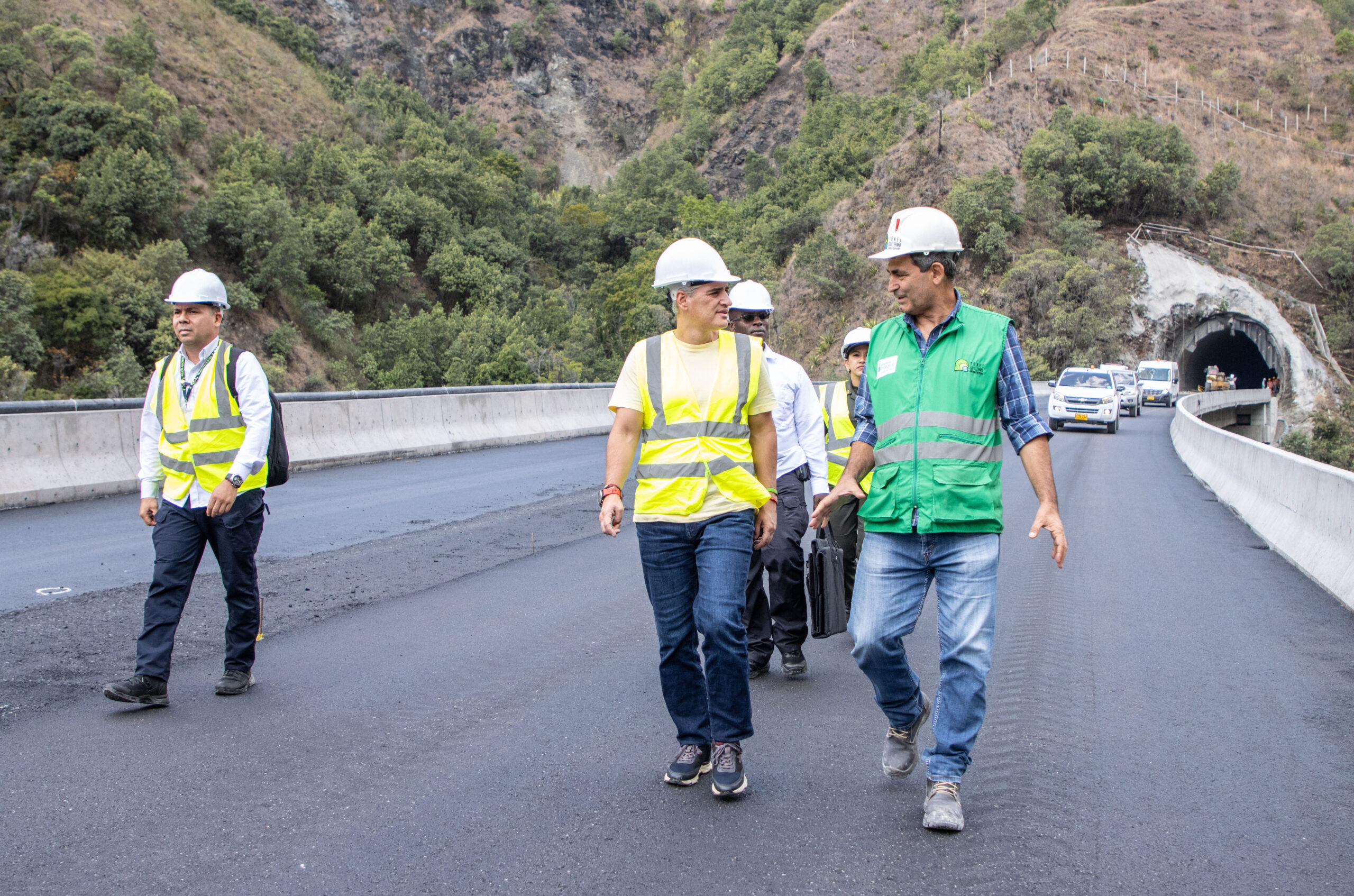 Gobernador de Antioquia Exige Acción Terminen la Vía al Mar o Entréguenla para Culminarla 1