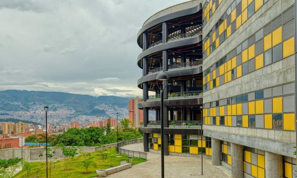 Medellín afronta desafío financiero en educación superior