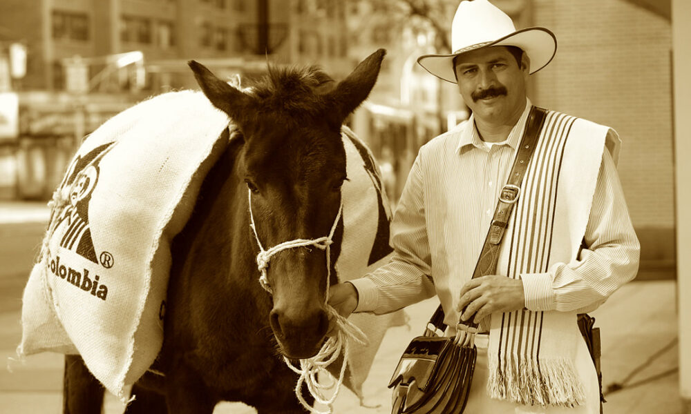 Fallece Carlos Castañeda, el emblemático 'Juan Valdez' del café colombiano