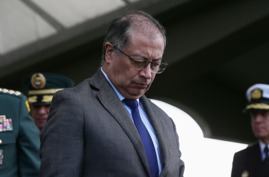 Gustavo Petro sacude el gabinete, altos funcionarios en la cuerda floja