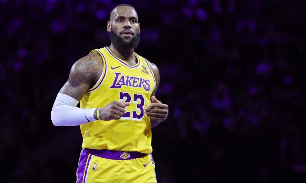 LeBron James pide reforzar Los Angeles Lakers, esta dispuesto a bajar su sueldo