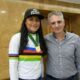 Stefany Lorena Cuadrado, la Joven estrella del ciclismo, es condecorada con el escudo de Antioquia por sus triunfos mundiales