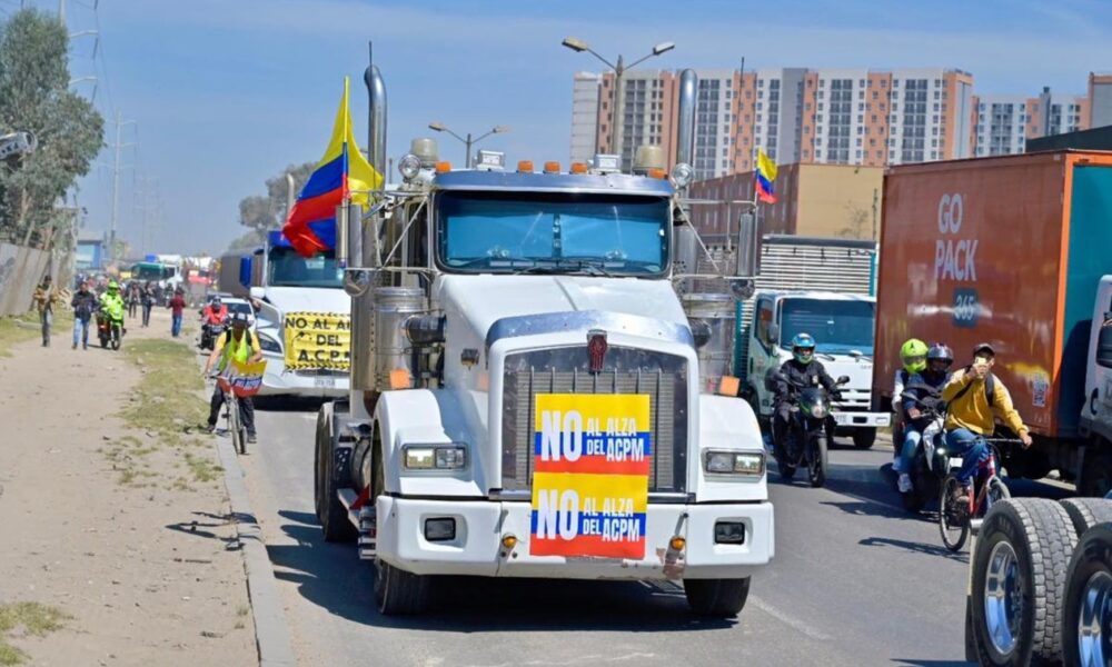 Crisis en el Transporte, Un Muerto, Bloqueos y Pérdidas Millonarias Marcan el Paro Nacional de Camioneros