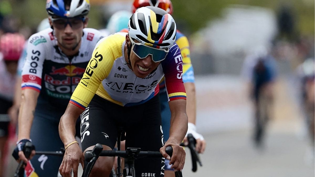 Egan Bernal se sacude en el Giro cerca del triunfo y con la mirada en la general